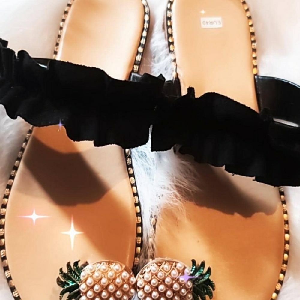 Nice pineapple 🍍 sandals 👡